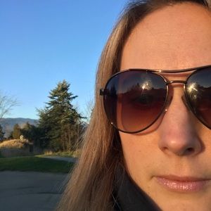 Meet your Posher, Amber